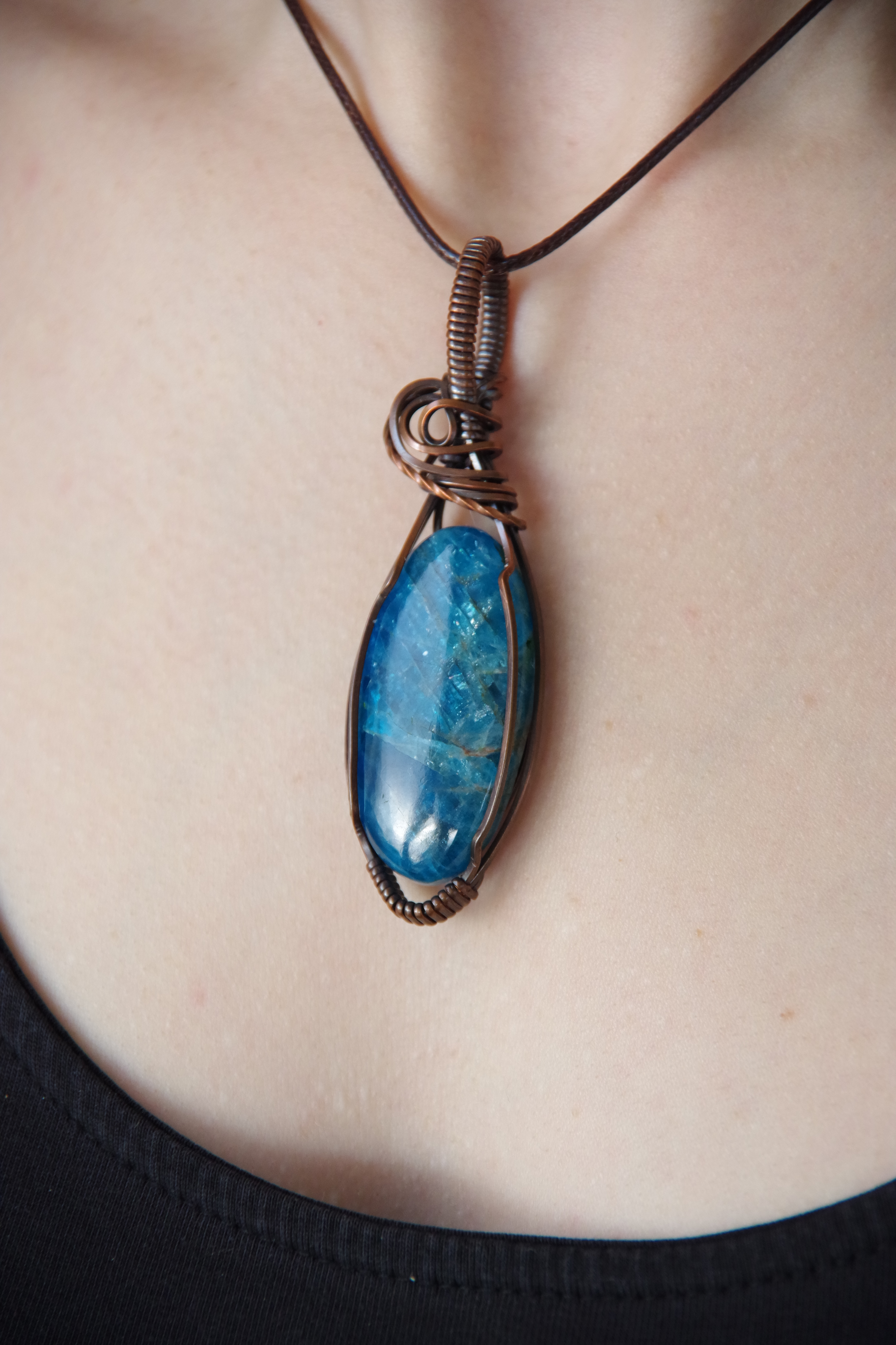 A stunning Neon Appatite set in antique copper wire.